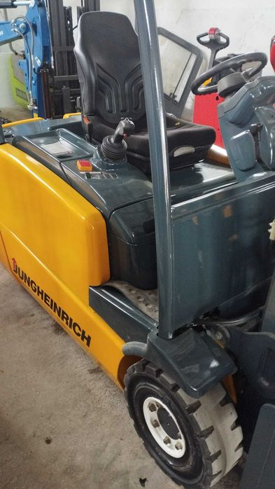 Empilhador eléctrico Jungheinrich EFG-DF16L de 1600 kg (2555)