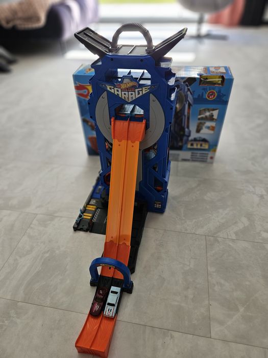 Hot Wheels CITY Rajdowy garaż FTB68