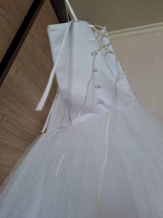 Біле плаття для дівчинки (для урочистого причасття)