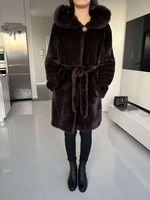 Шуба норкова Amato / Black Nafa с капюшоном