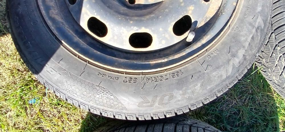 Opony zimowe 165/70 R14 na felgach stalowych komplet