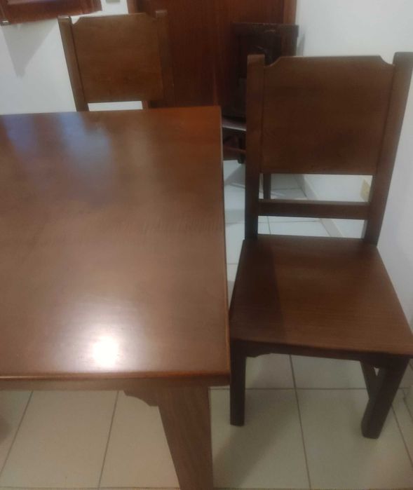 MESA DE JANTAR 160/200cm por 100cm com 4 cadeiras