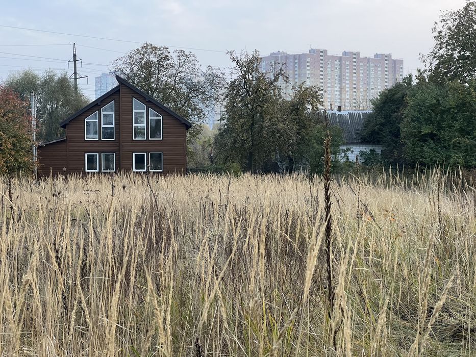 По земел уч 23сот в самом селе Погребы возле самого города Киева