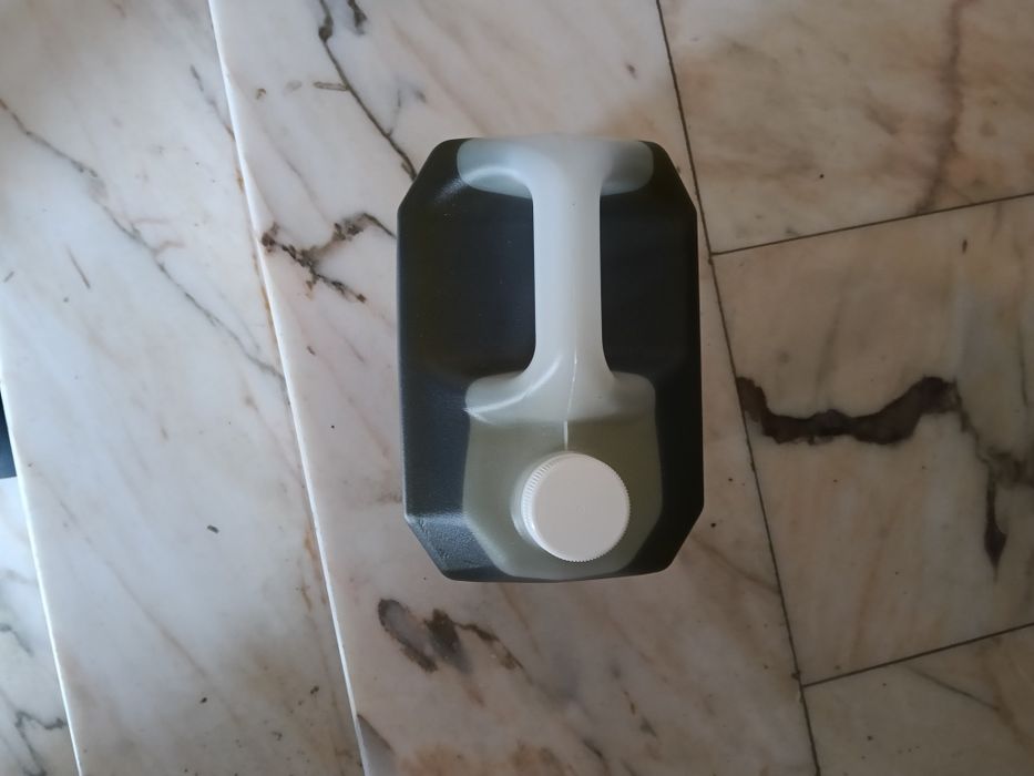 Vendo azeite novo garrafão 5 l