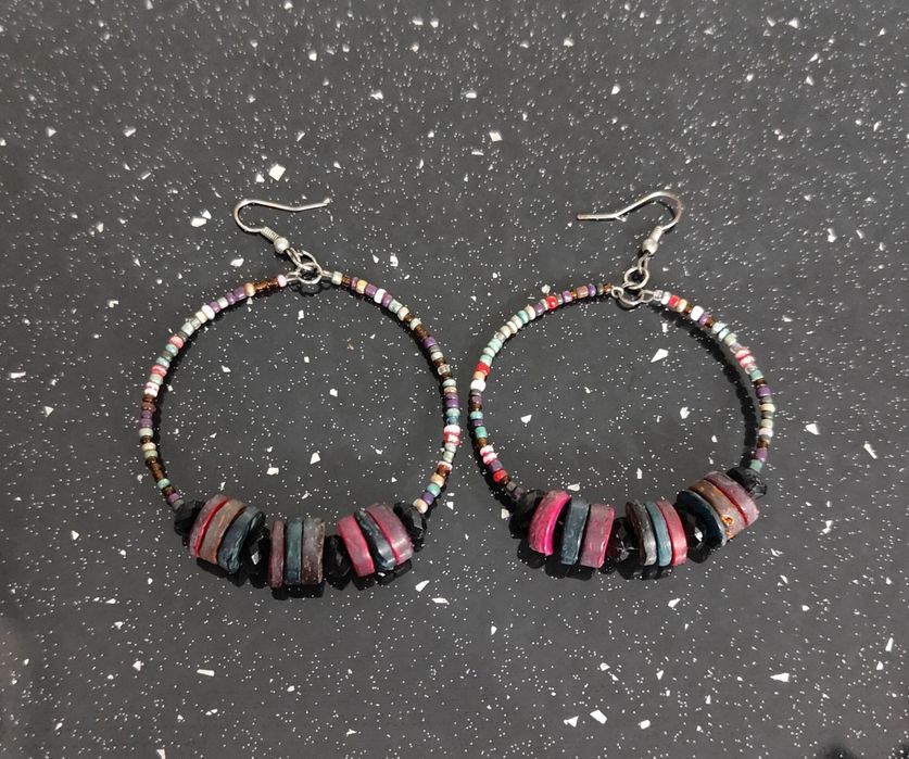 Długie wiszące kolczyki damskie z koralikami w stylu vintage