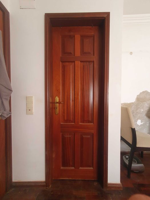 9 Portas interiores de madeira COMPLETAS