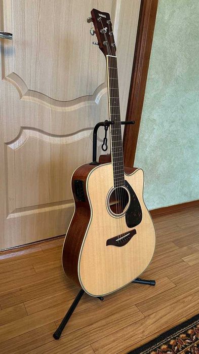 Електроакустична гітара Yamaha FGX820C Natural