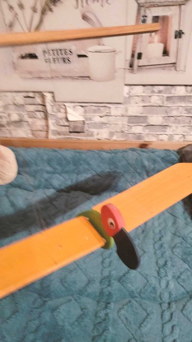 Pássaro em madeira brinquedo