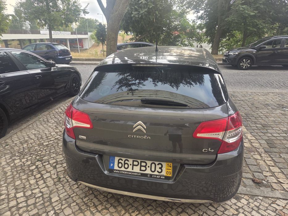 Carro Citroen C4 2014