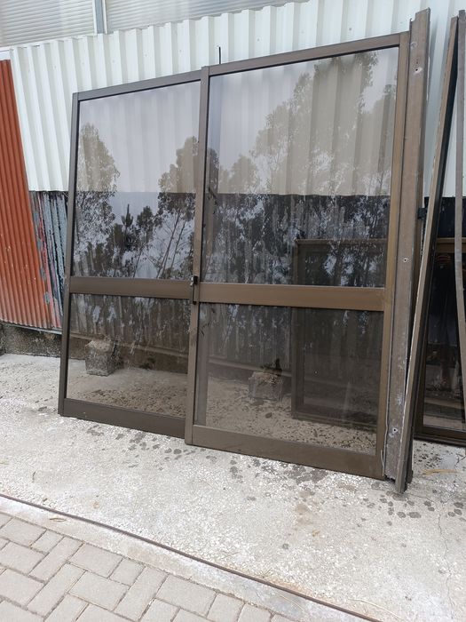 Janelas de alumínio usadas