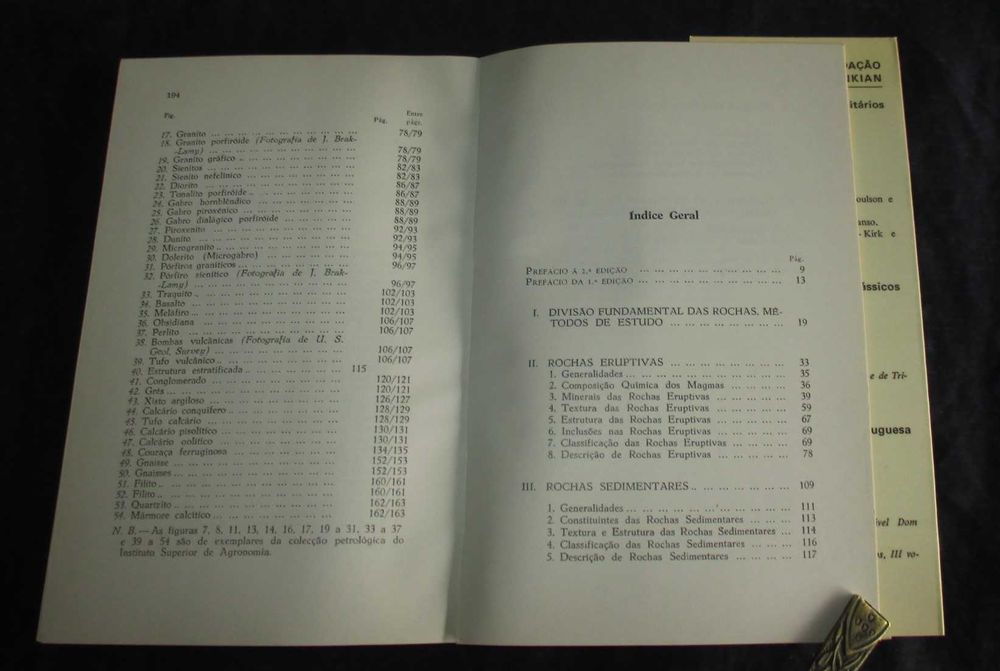 Livro Estudo e Classificação das Rochas por exame Macroscópico