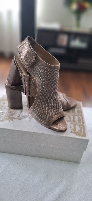 Klapki na słupku VENEZIA