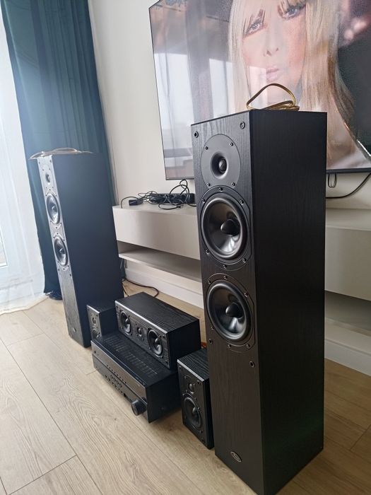 Kino domowe  Amplituner Yamaha RX-V373 z głośnikami Prism 100