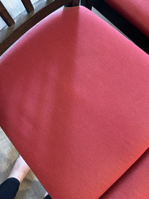Cadeiras em castanho escuro Ikea