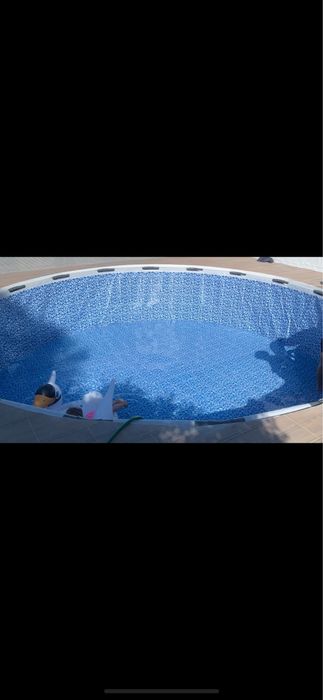 Piscina de exposicao ao ar livre