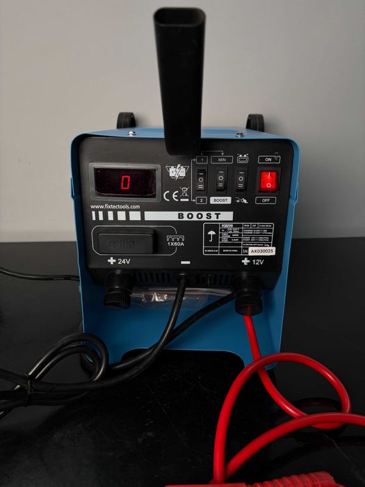 Prostownik booster do akumulatorów samochodowych 12V / 24V rozruch