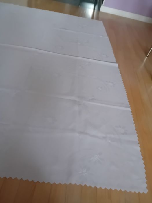 Obrus biały plamoodporny