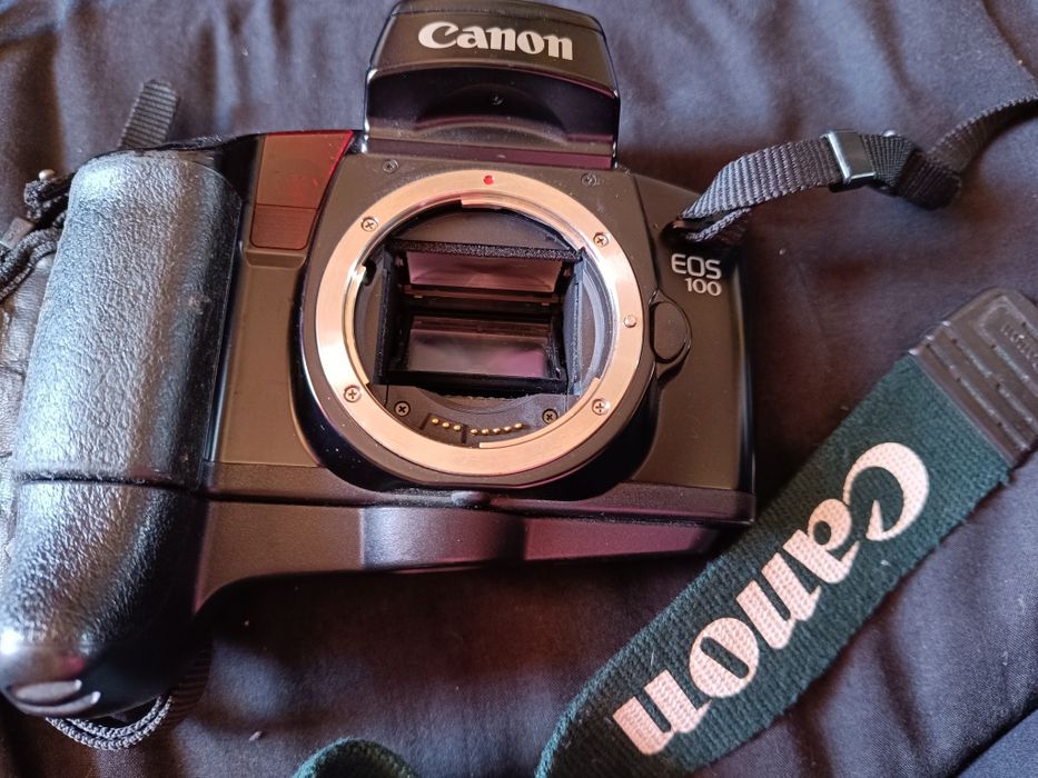 Máquina fotográfica Canon EOS 100