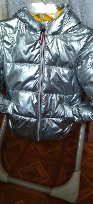 Серебристая деми куртка на рост 140 см