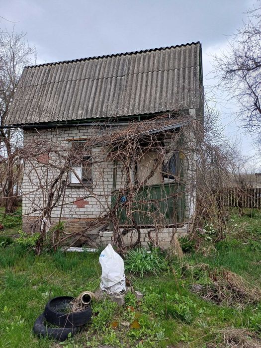 Продається двоповерхова цегляна дача в ст «Вікторія» з можливістю прописки!