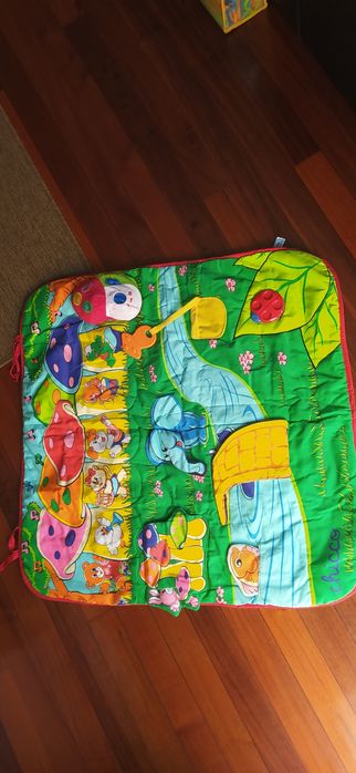 Tapete de atividades da Chicco
