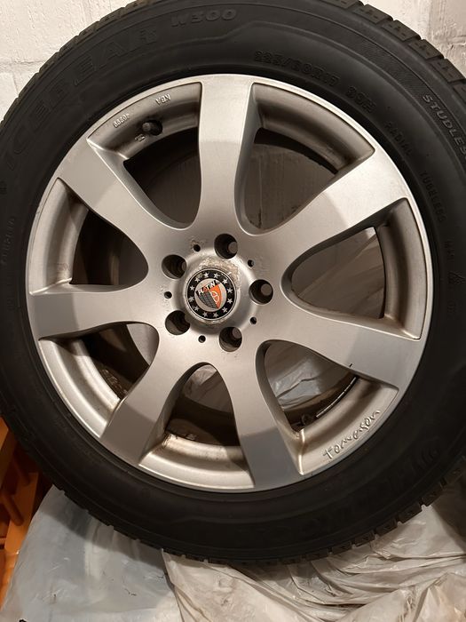 Зимова резина(шини)+диски225/60R17.  99H в гарному стані