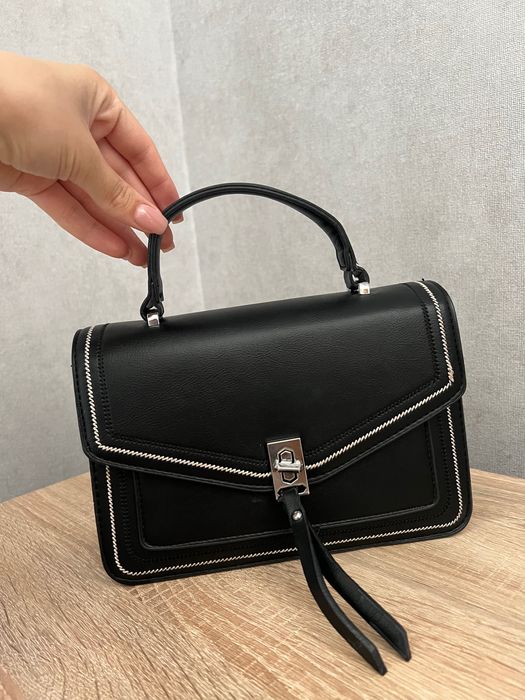 Жіноча чорна сумка