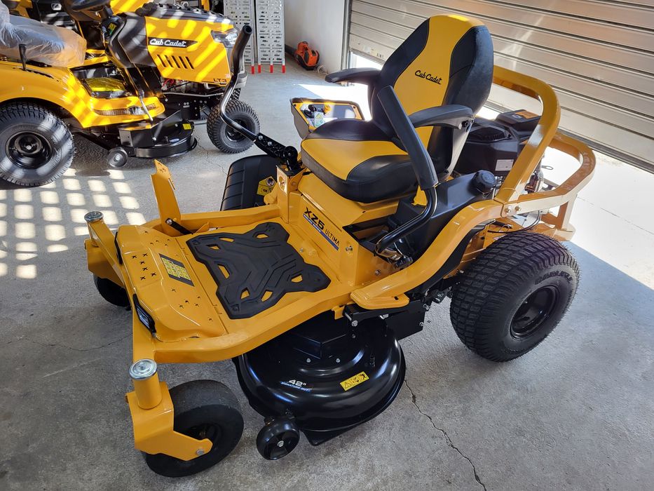 CUB CADET Zero-Turn XZ5 L107 22KM V-Twin traktorek kosiarka