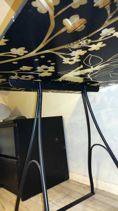 Biurko stół ze szklanym blatem, nogi metalowe czarne