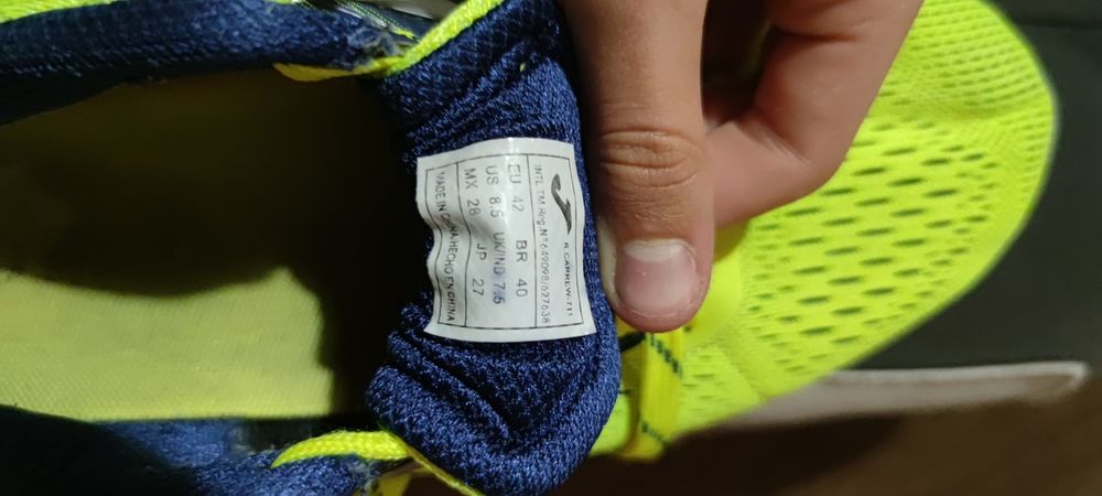 Спортивні кросівки 42 розміру