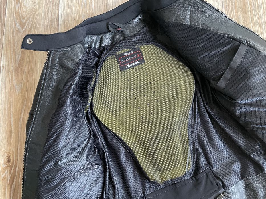 Стильова мотокуртка в ідеальному стані! Шкіряна! L розмір