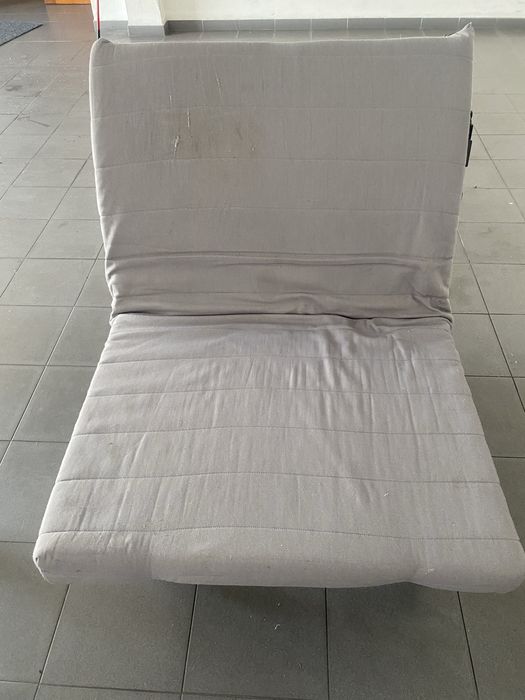 Divã em bom estado.