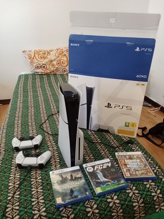 PS5 slin  20 dias de uso dois controles 3 jogos. GTA 5 Hogwarts l