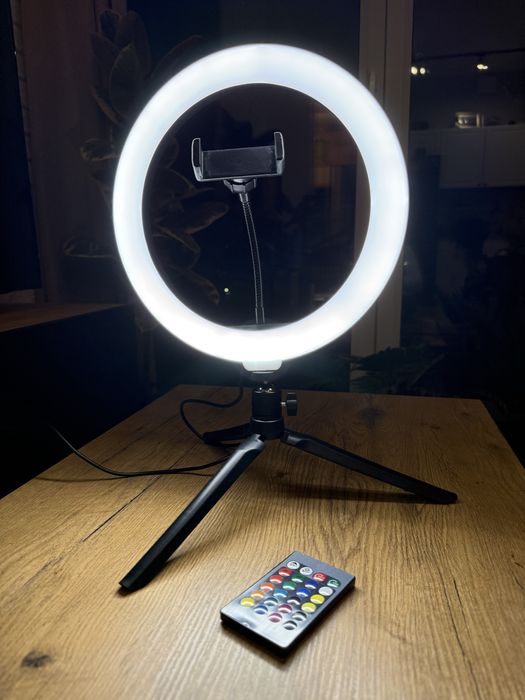 Lampa pierwcieniowa LED