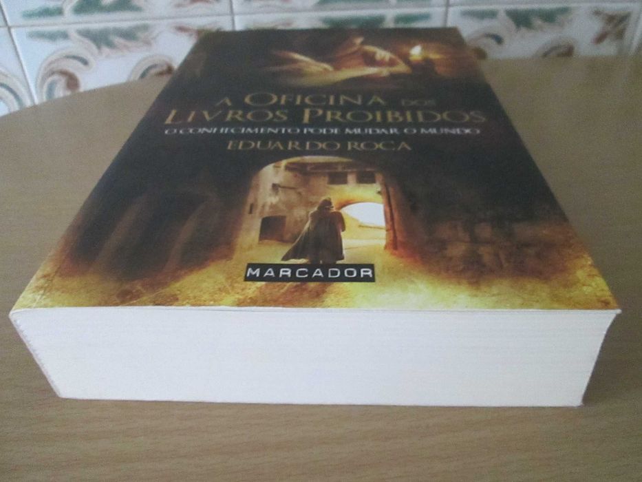 A Oficina dos Livros Proibidos de Eduardo Roca (Oferta de portes)