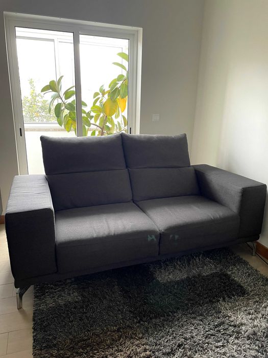 Sofá de 2 lugares cinzento em bom estado – 150€