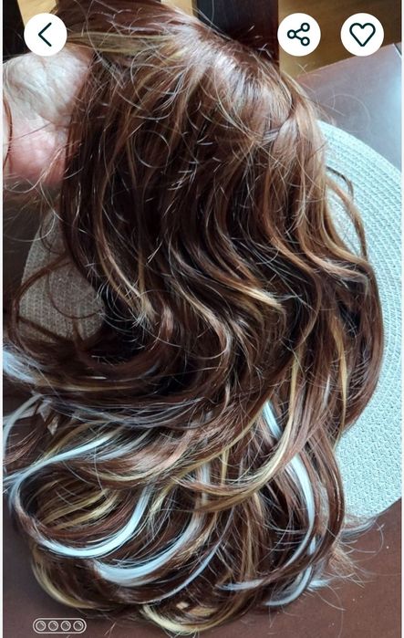 Piękna peruka damska