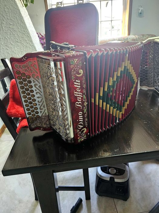 Vendo linda concertina Dino Bafetti super tuga