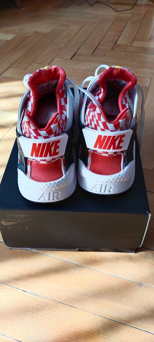 Buty sportowe Nike AIR HUARACHE PRM QS r. 45 Liverpool UEFA FIFA