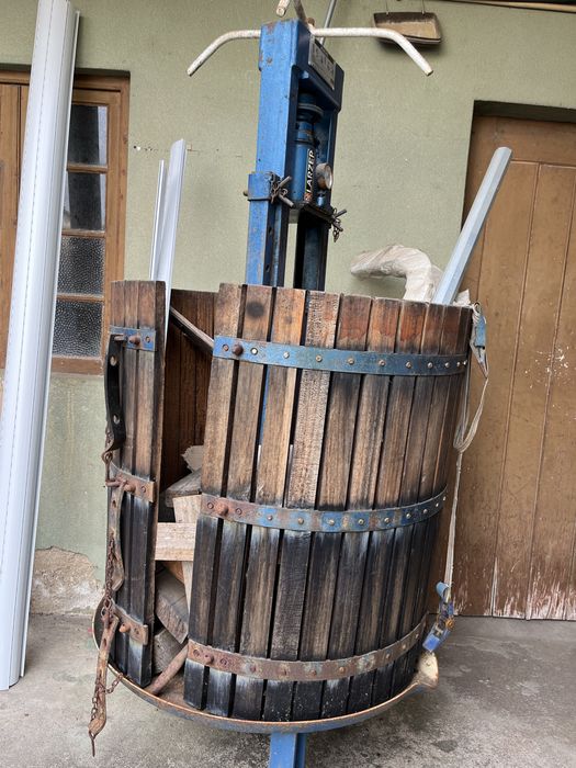 Prensa de uvas com pouco uso