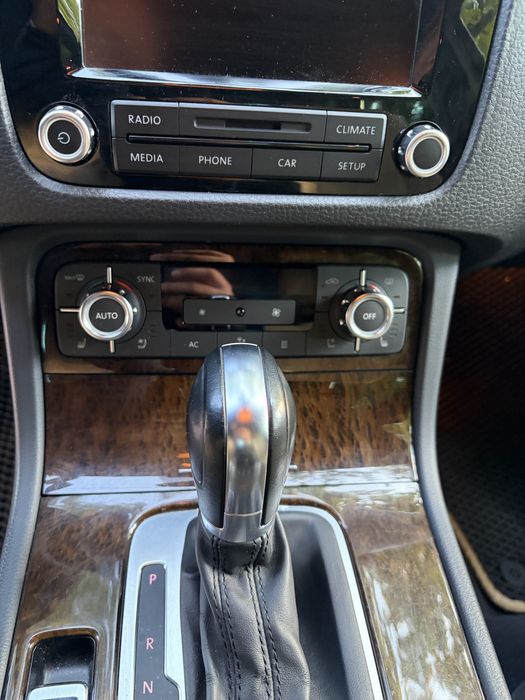Продам  vw touareg 3.0 tdi. Ідеальний. Офіційний