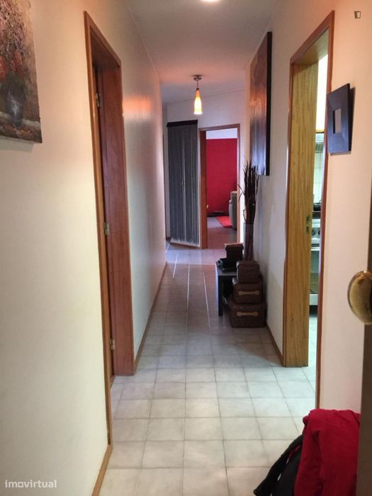 Quarto - localizado em Campanhã Porto