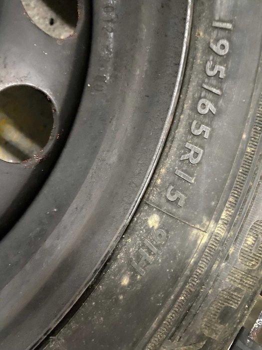 4 jantes em ferro c/ pneus 195/65 R15 Toyota