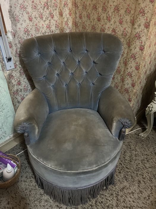 Poltrona/cadeirão de quarto ou sala.