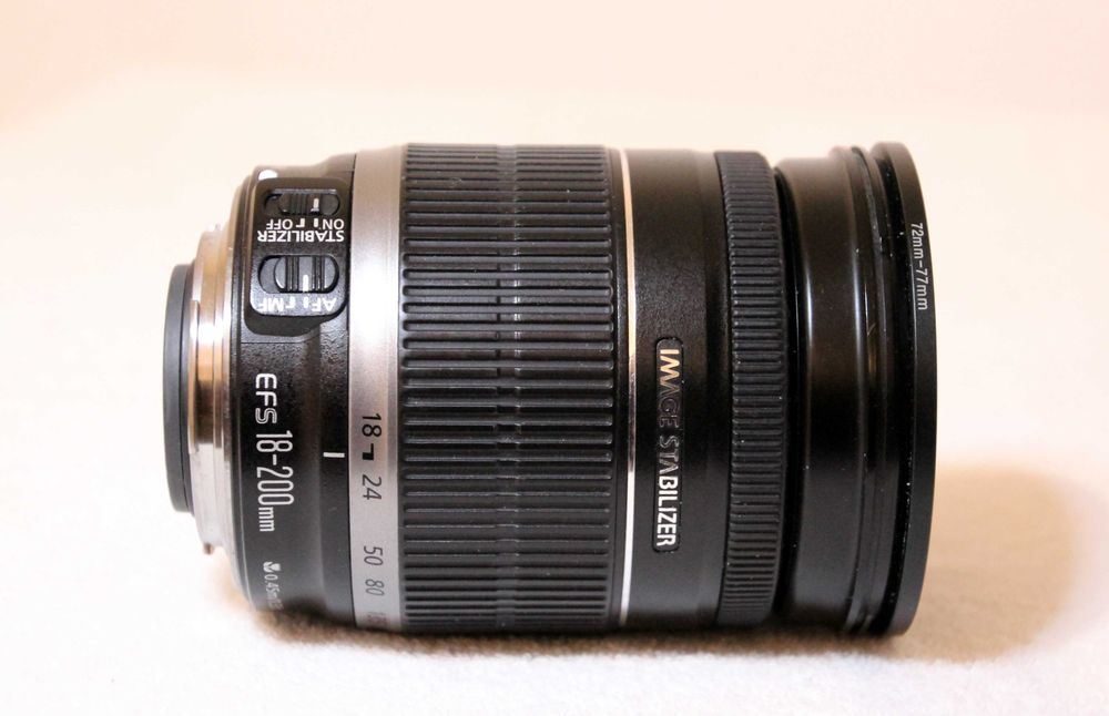 Obiektyw Canon 18-200/3,5-5,6 IS EF-S,  stan b. dobry