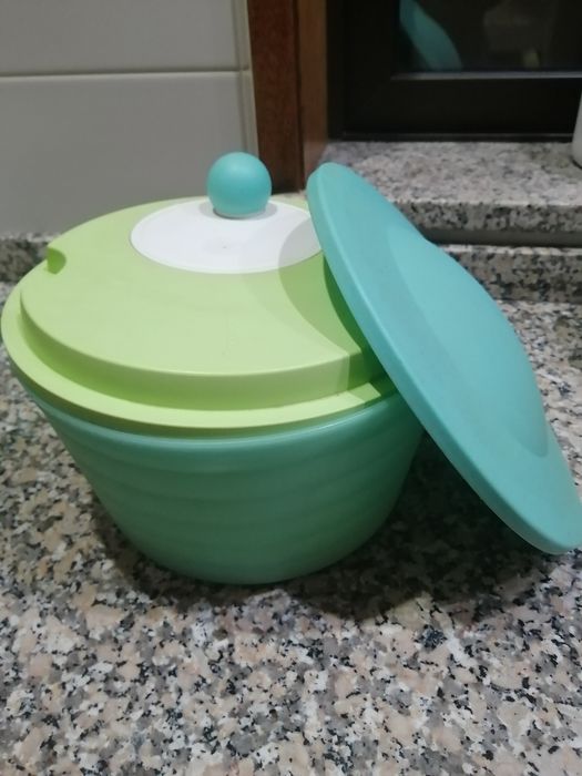 Various Second-hand Tupperware Items444055514964961282