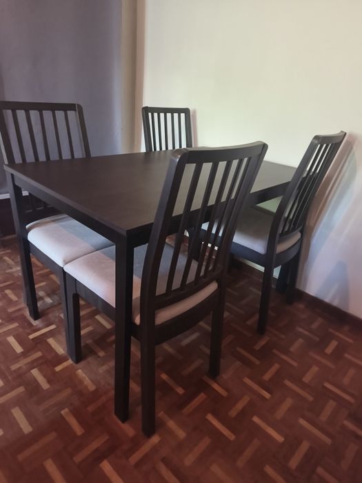 Recheio de casa: Como novo - Mesa de refeição + 4 Cadeiras