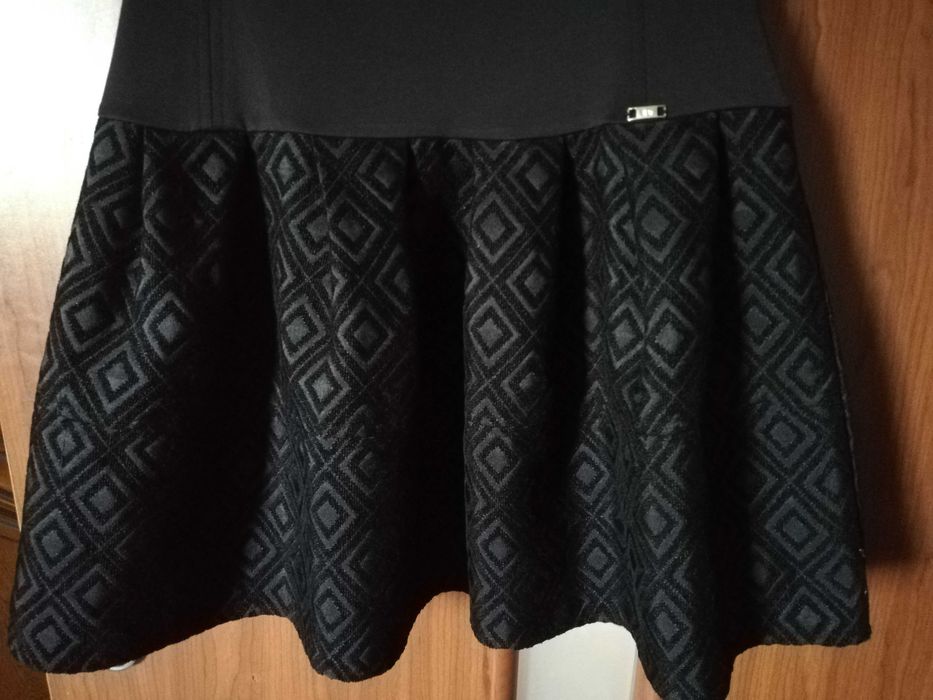 Czarna sukienka elegancka