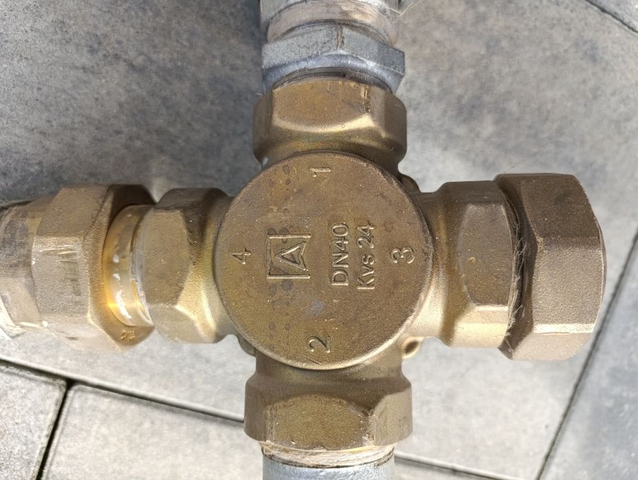 Zawór czterodrogowy