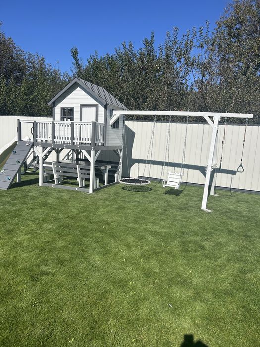 Дитячий будиночок гірка скеледром гойдалки столик лавочки майданчик